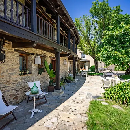 Couette-café Casa Peleyon 3*