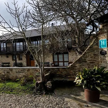 Couette-café Casa Peleyon 3*